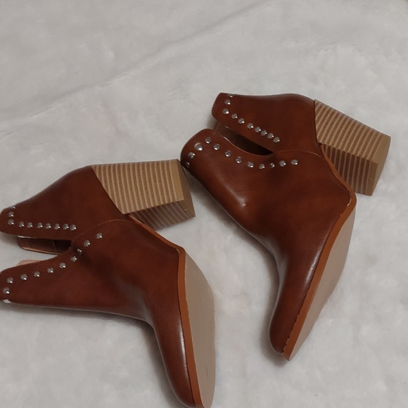 Shoes - Botiens shoes for women size 6.5